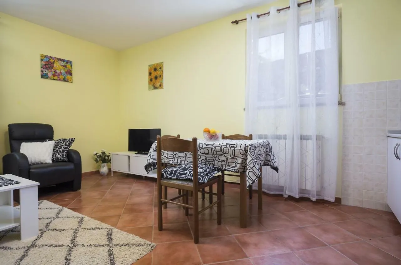 Apartments Ella Rovinj 0*,